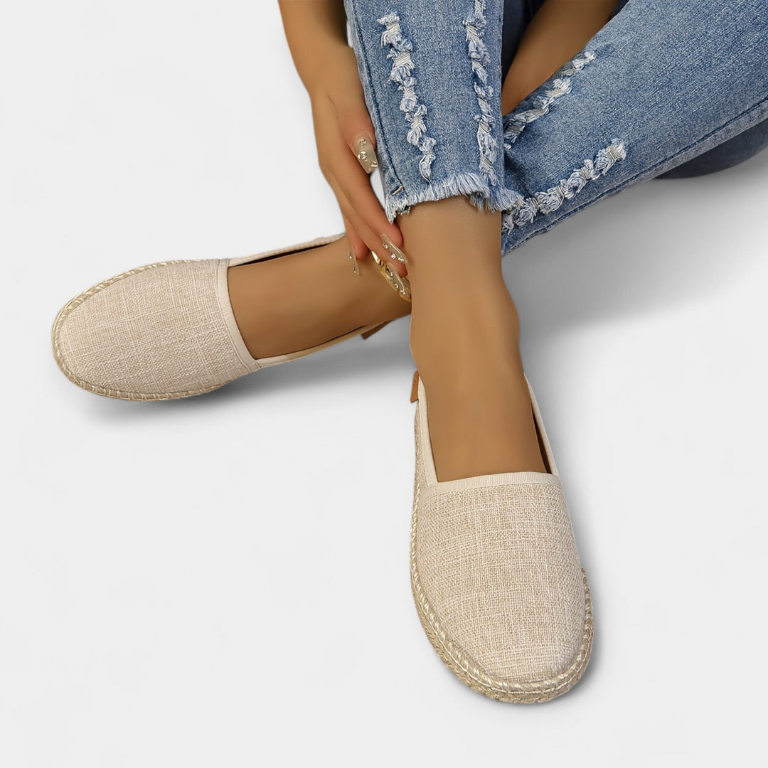 Karolína – Hienostuneet pellavaiset slip-on-lenkkarit arkeen