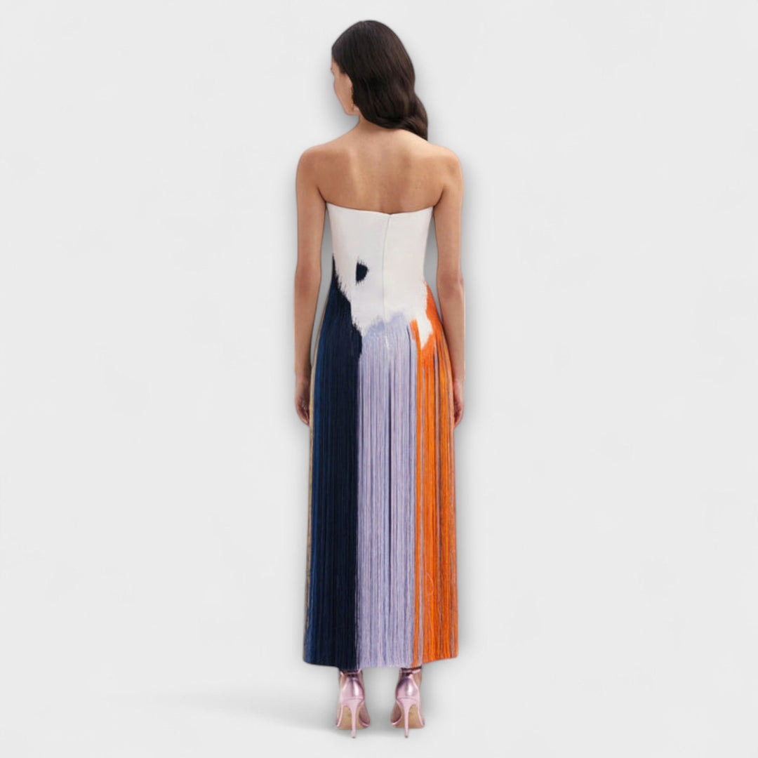 Léto – Tyylikäs colorblock-mekko ja trendikkäät hapsut