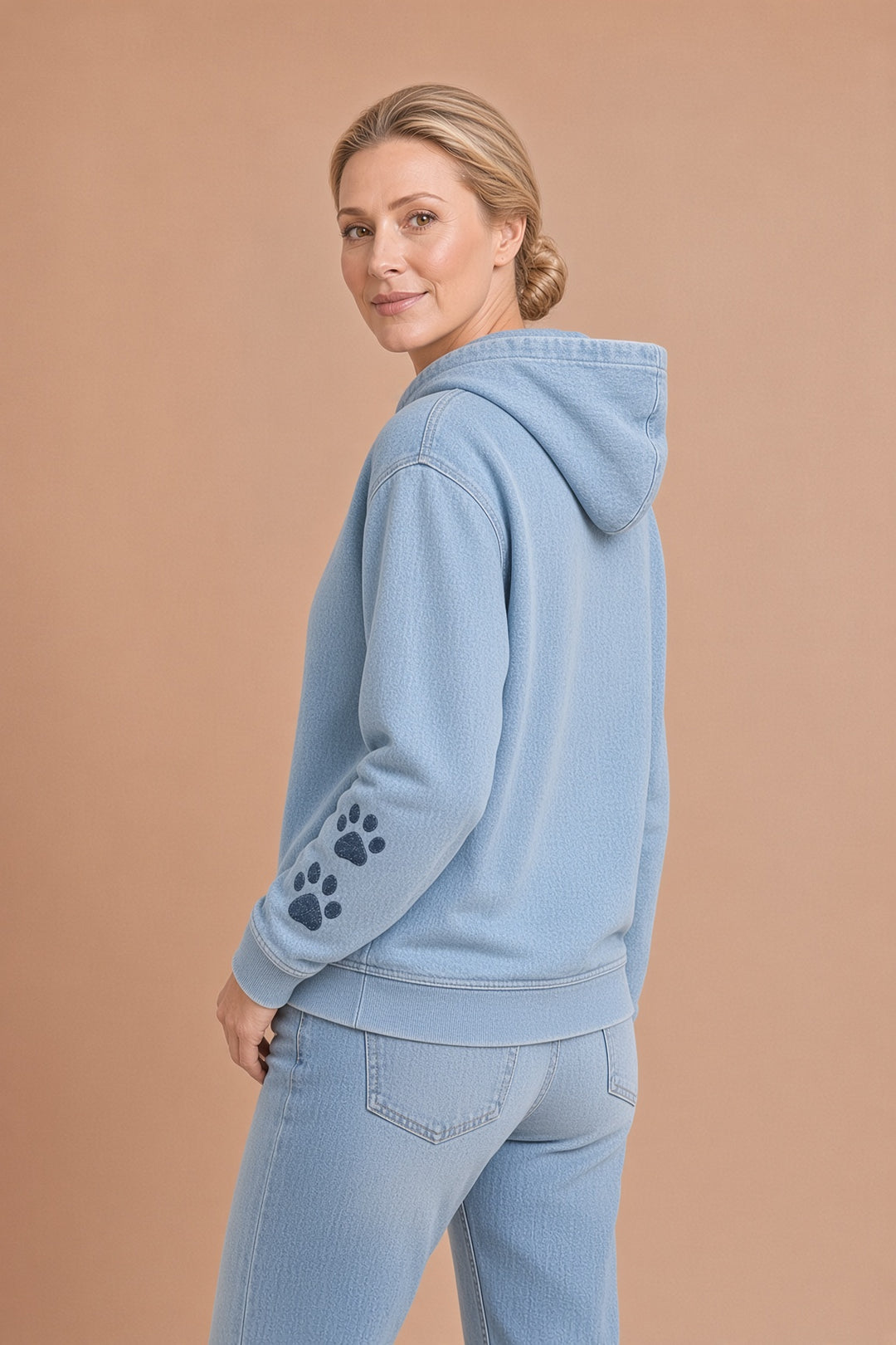 Estrella – Naisten huppari patchwork-taidetta mäyräkoiramotiivilla – kuva 3