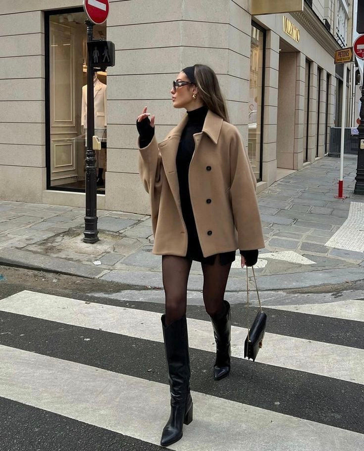 Krátký kabát: jednoduchá elegance a zimní trendy