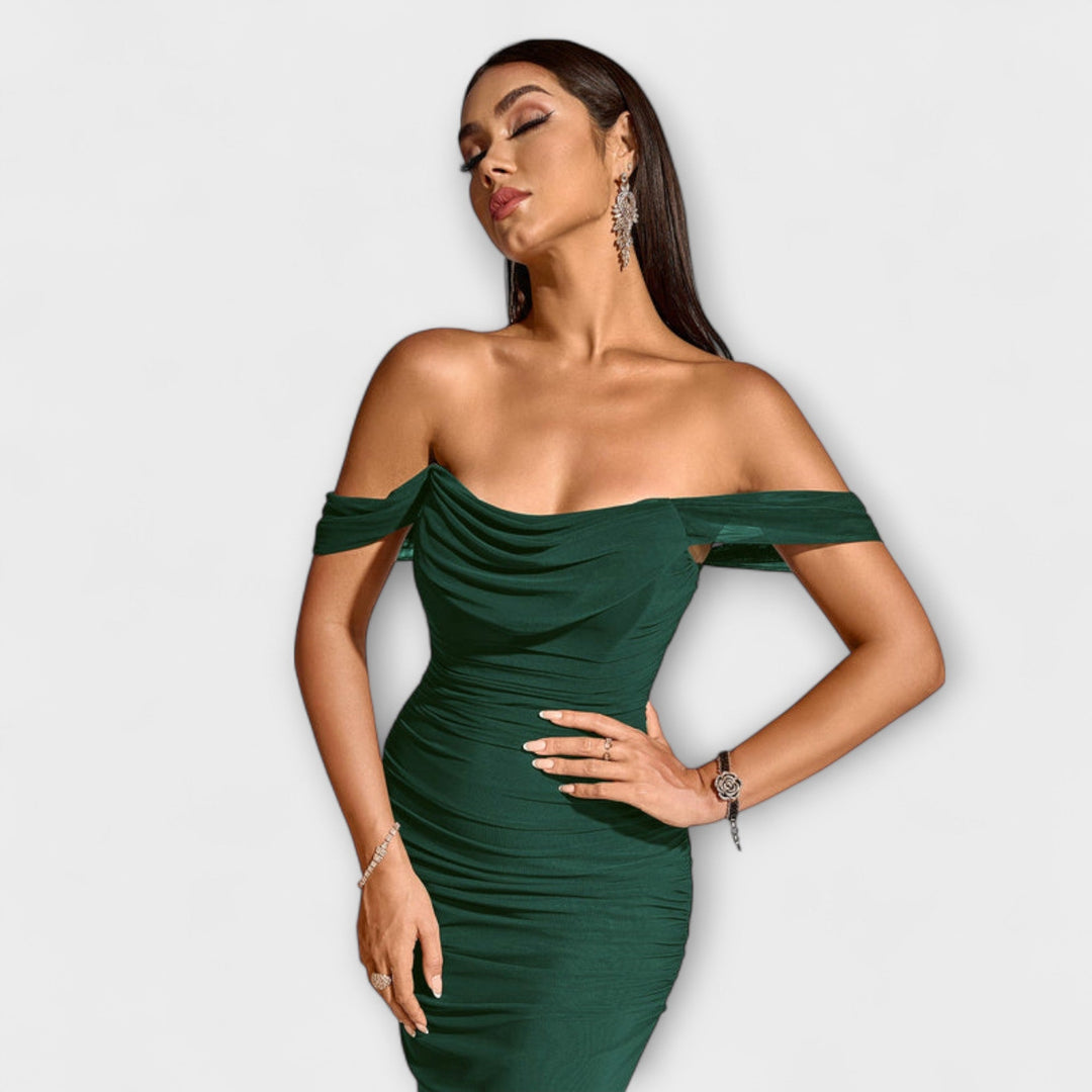 Ione – Bodycon-mekko paljailla olkapäillä ja rypytyksellä