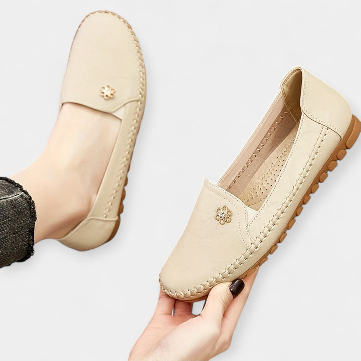 Karolína – Hienostuneet pellavaiset slip-on-lenkkarit arkeen