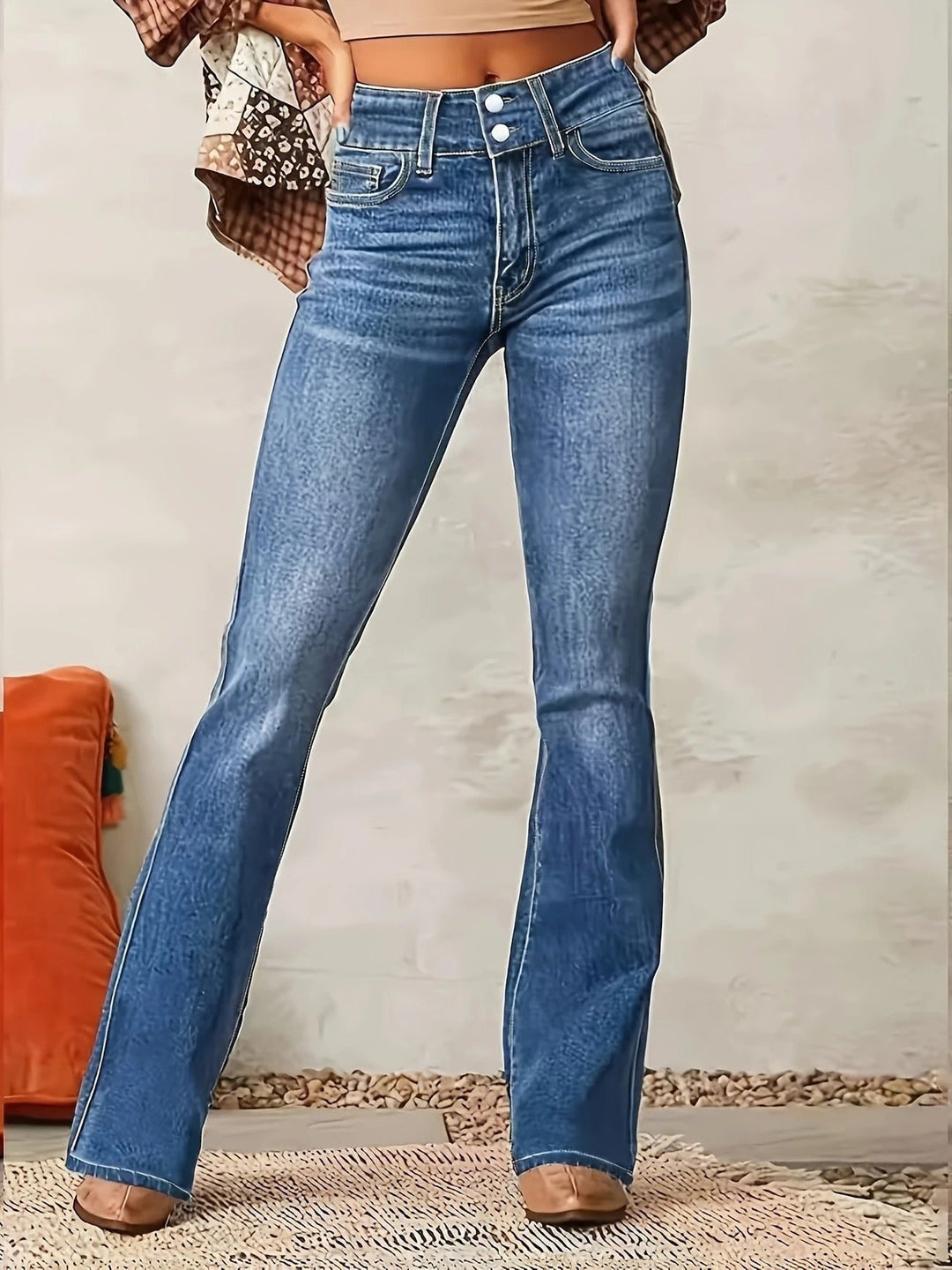 Naisten farkut | Leveälahkeiset, korkeavyötäröiset | Rento denim-tyyli